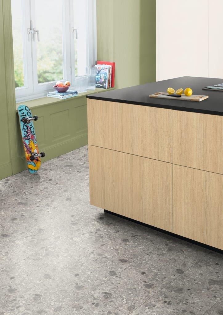 Egger ELF021 Triestino Terrazzo šedé AQUA Kingsize - náhľad