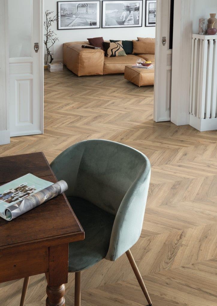 Egger EL203F Dub Rillington tmavý Kingsize - náhľad